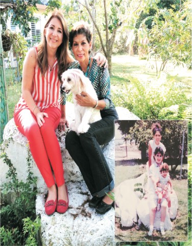 23 años después con Dali sentadas en la misma piedra. Lajas, PR.