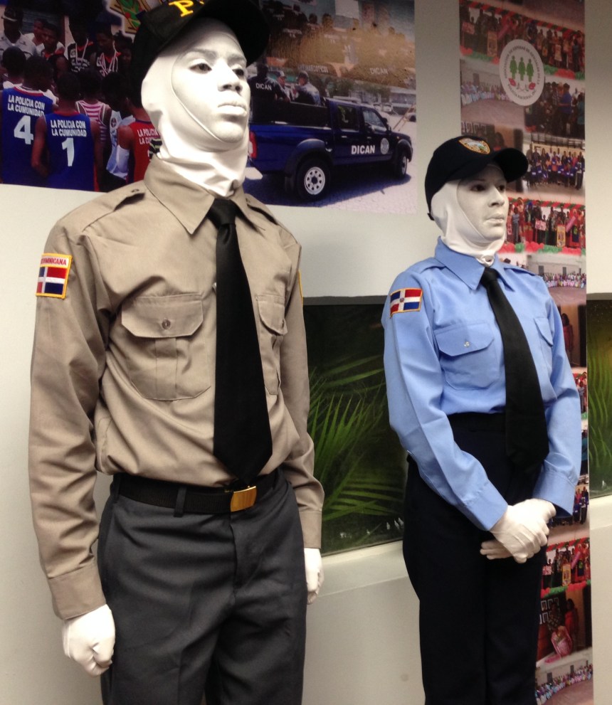 Policias estatuas vivientes