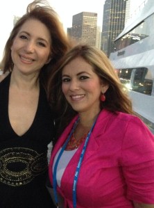 Con mi bloguera inseparable, Alexia Ramírez, creadora del blog Living Money Wise y artista colombiana muy talentosa.